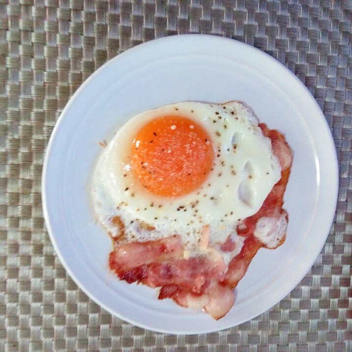 朝食♪イタリアンなベーコンエッグ